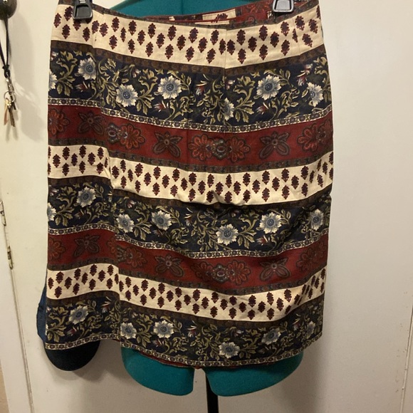 Breeches Vintage maroon wrap print skirt size 10 lined. - Picture 3 of 5